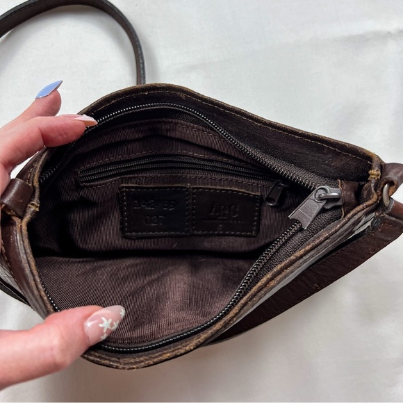 Vintage Leather Shoulder Bag - Picture 7 of 9